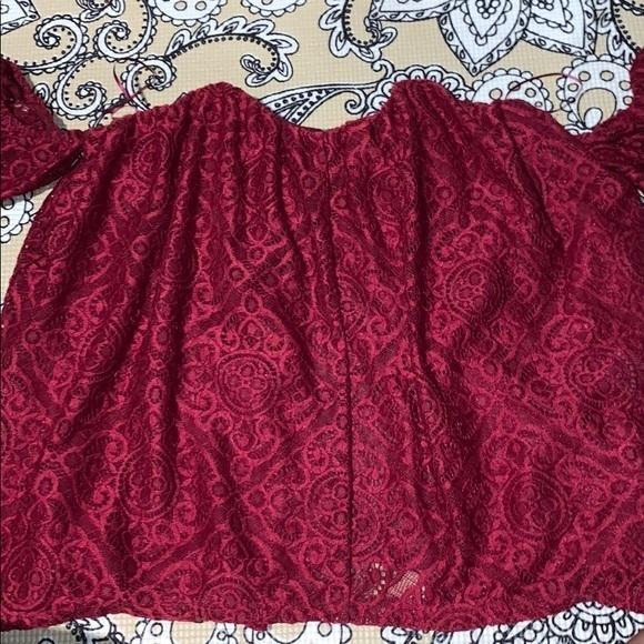 Open back lacy off shoulder shirt‎ - Picture 1 of 3